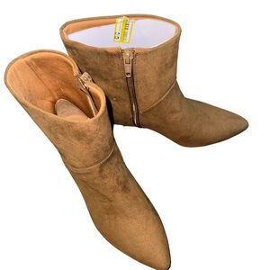 Universal Thread™ - Women's Dress Boots 6‎ 1/2 NWOT tan/cognac color